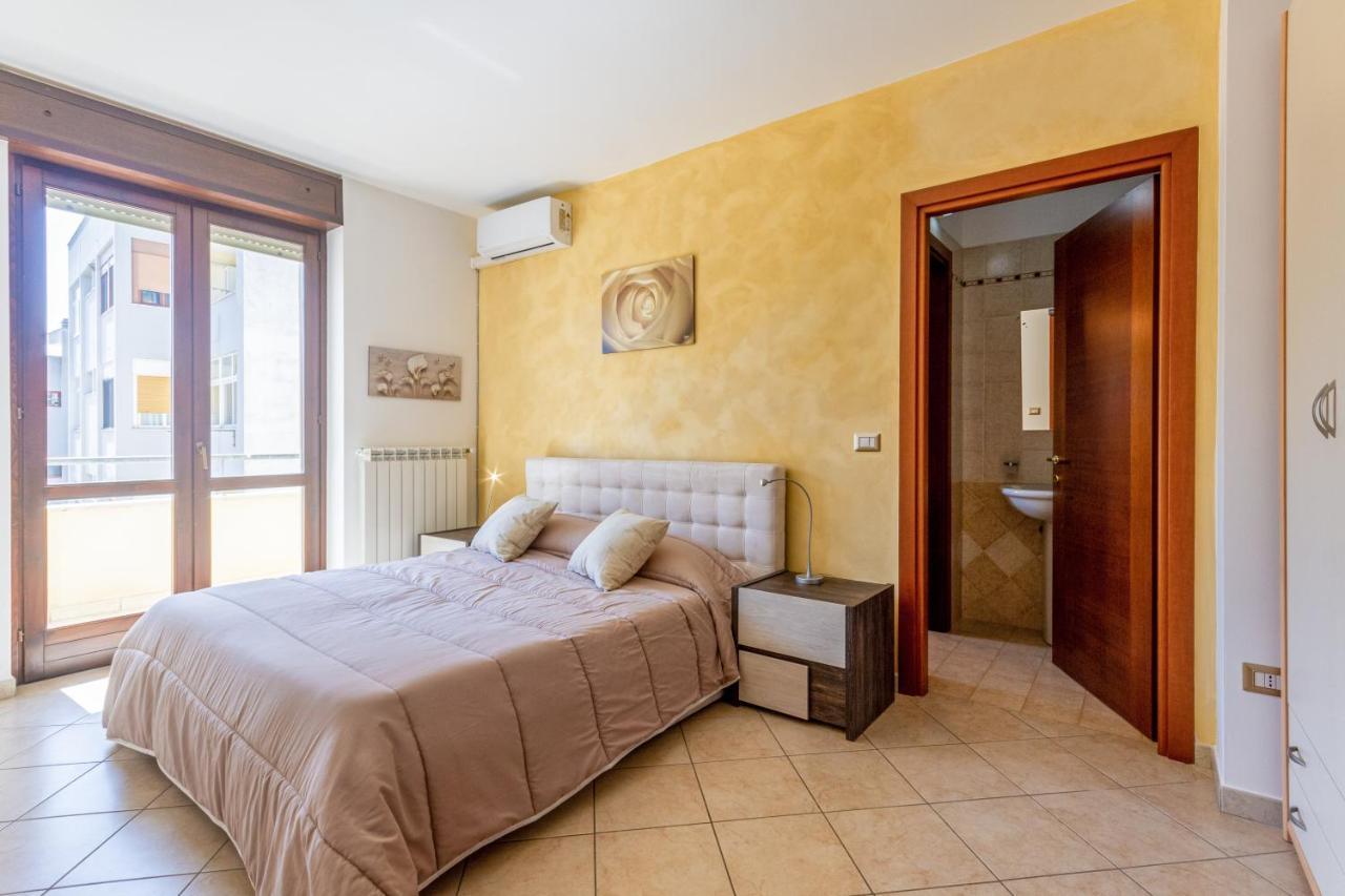 Roomy Apartment With Terrace & Parking Lecce Bagian luar foto