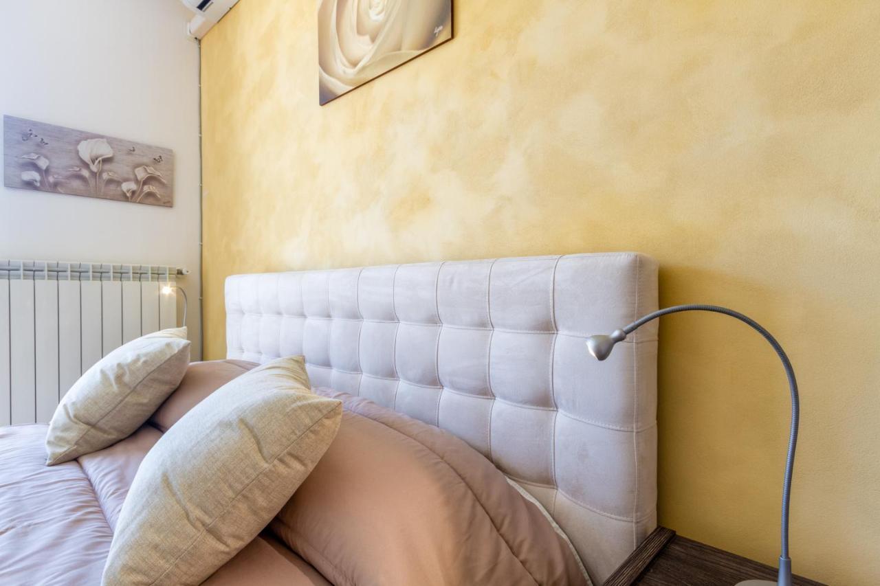 Roomy Apartment With Terrace & Parking Lecce Bagian luar foto